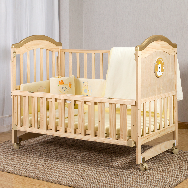 Lit en bois pour bébé