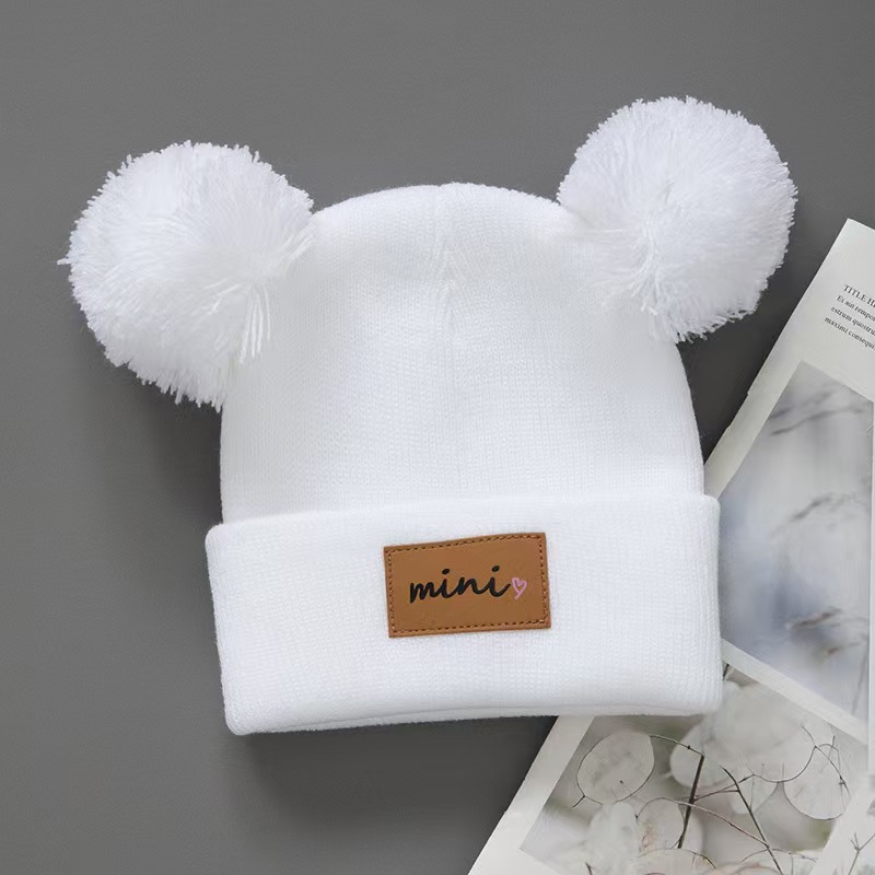 bonnet tricoté pour nouveau-né