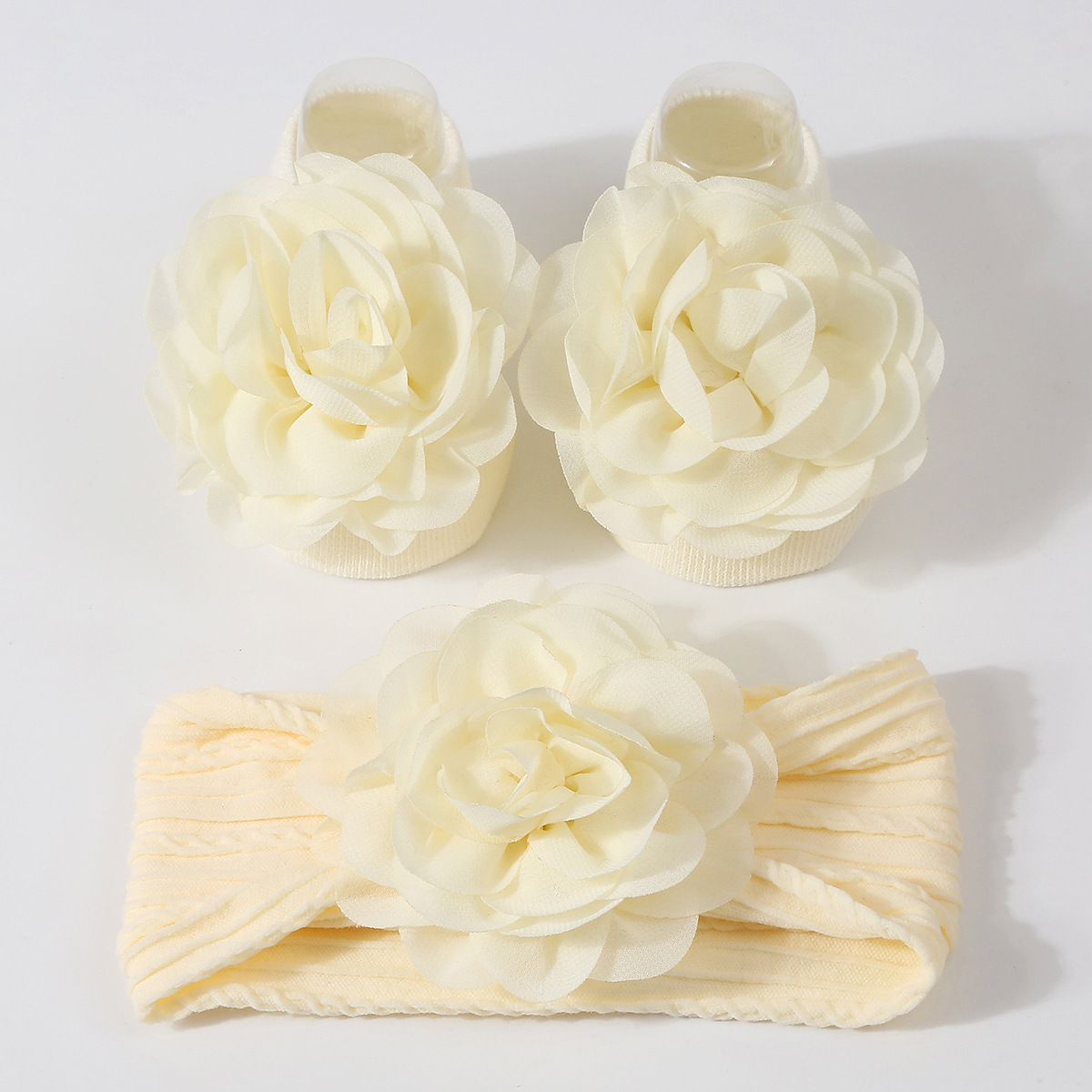 Chaussettes et bandeau en fleure  pour bébé fille